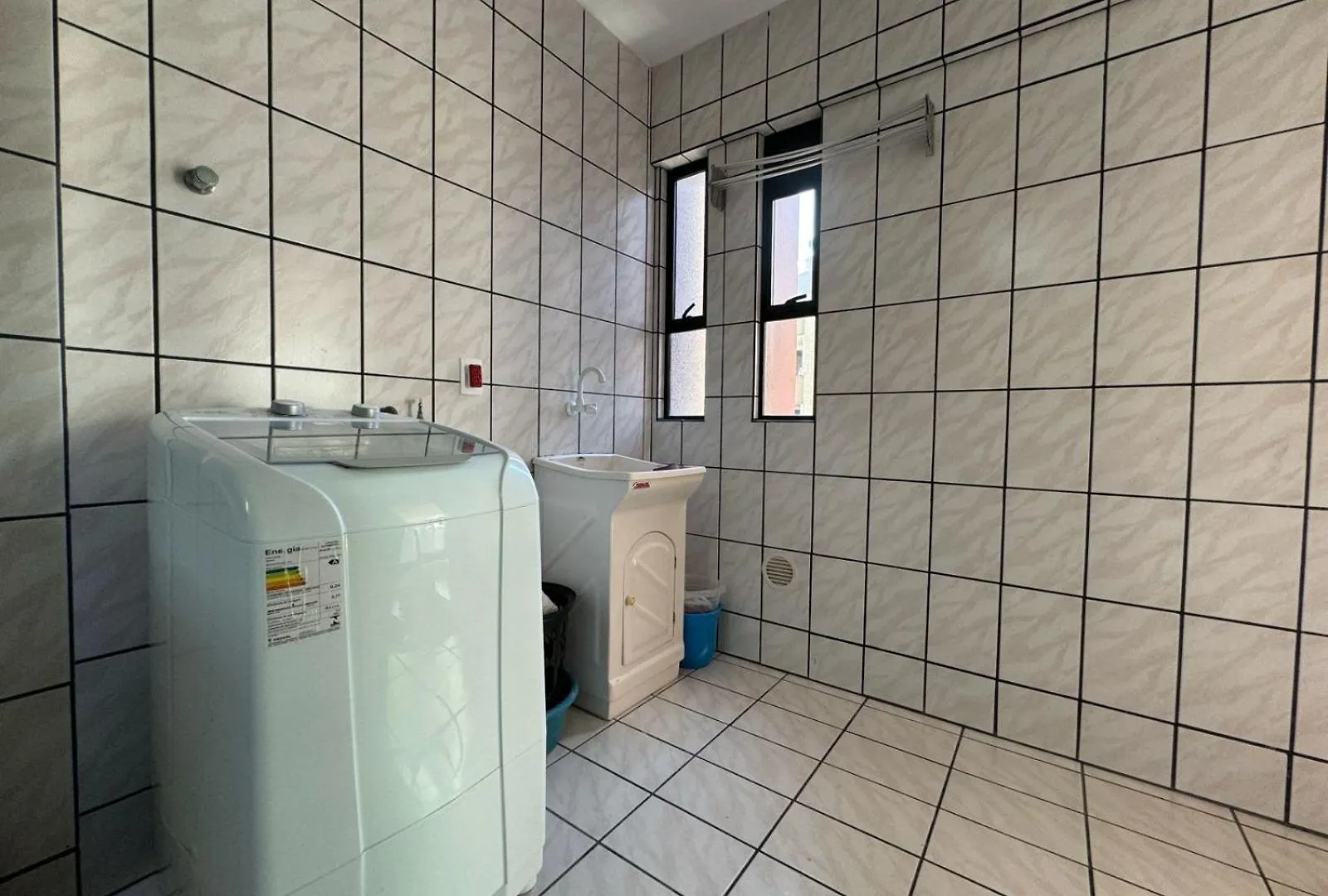 Cod 333 Apartamento Meia Praia Itapema